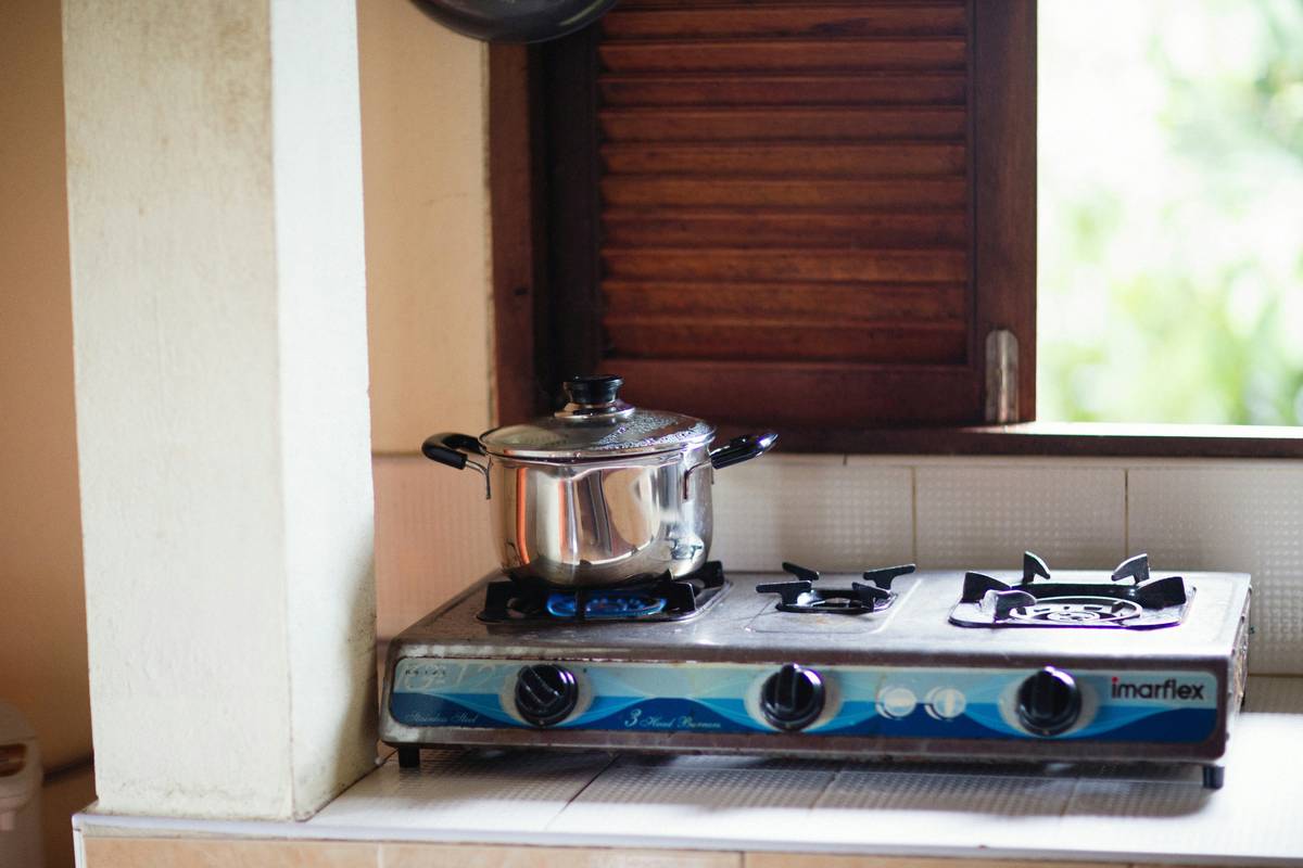 Close-up of three pressure cooker accessories side-by-side: a silicone sealing ring, a stainless steel steam rack, and a glass lid with pressure gauge — all labeled with model-specific compatibility stickers, with pressure cooker accessory what can you clearly visible on the packaging tag